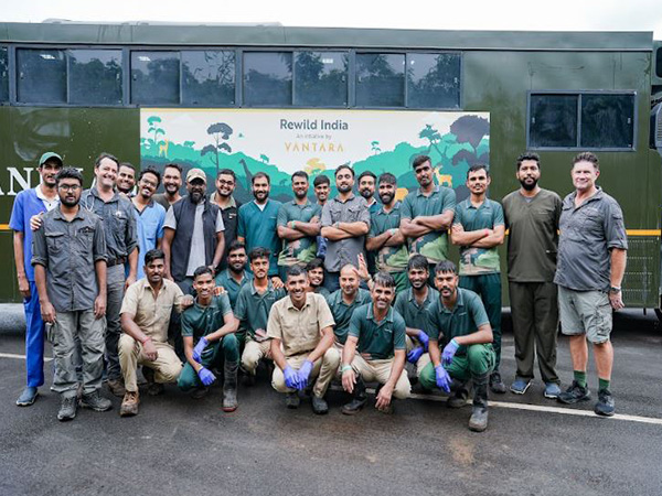 Forest officials, Vantara’s wildlife biologists and Veterinarians (Photo/Vantara)