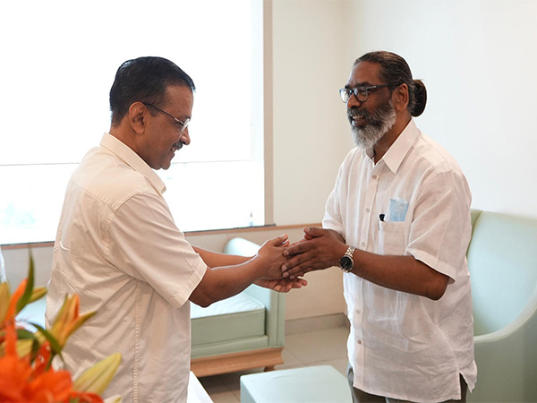 AAP chief Arvind Kejriwal (left) and Jharkhand CM Hemant Soren (Photo/ANI)