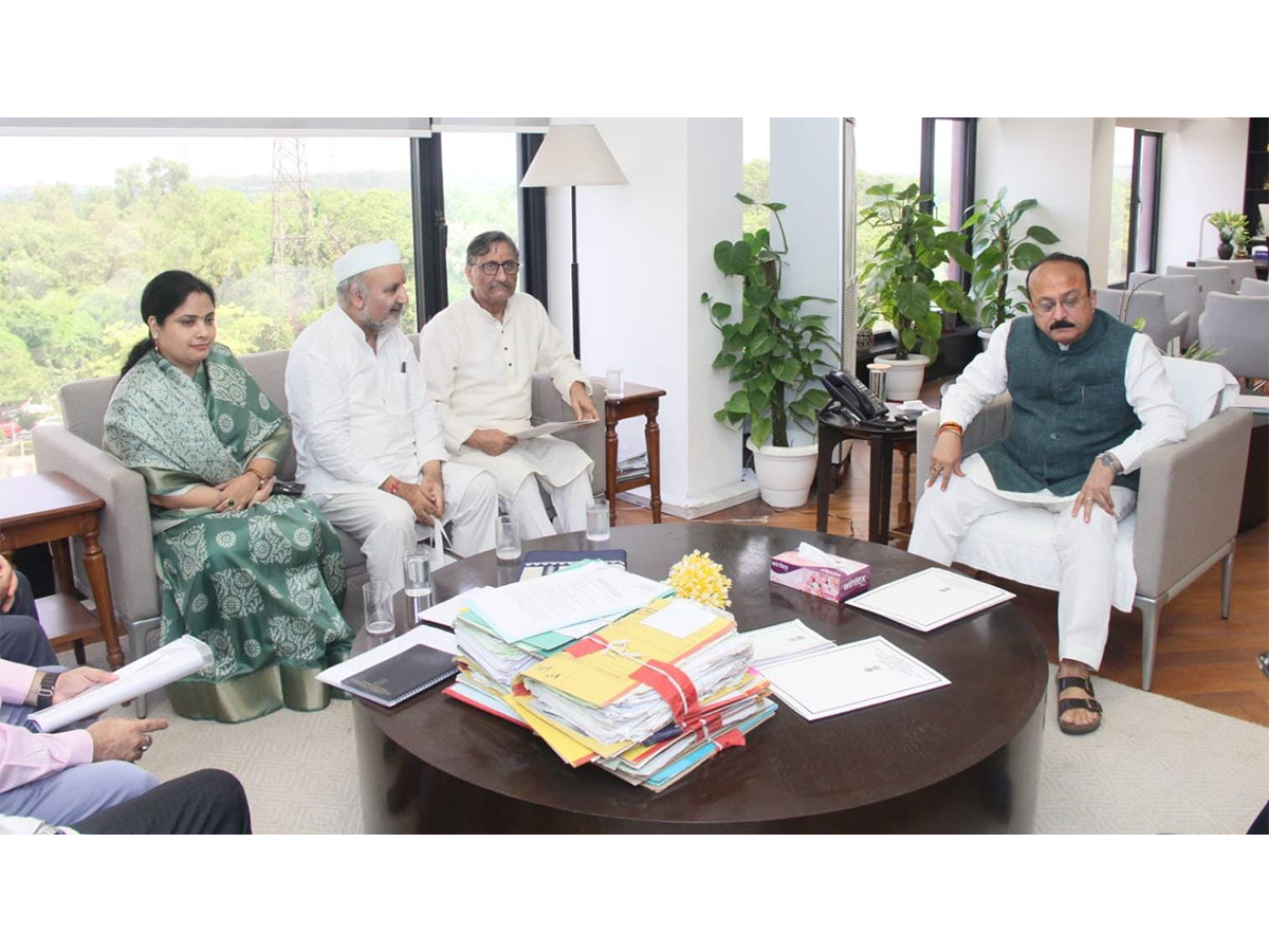 Kashmiri pandits meets Minister for Home, Power & Urban Development Ashish Sood in their office in New Delhi. (Photo/ANI)