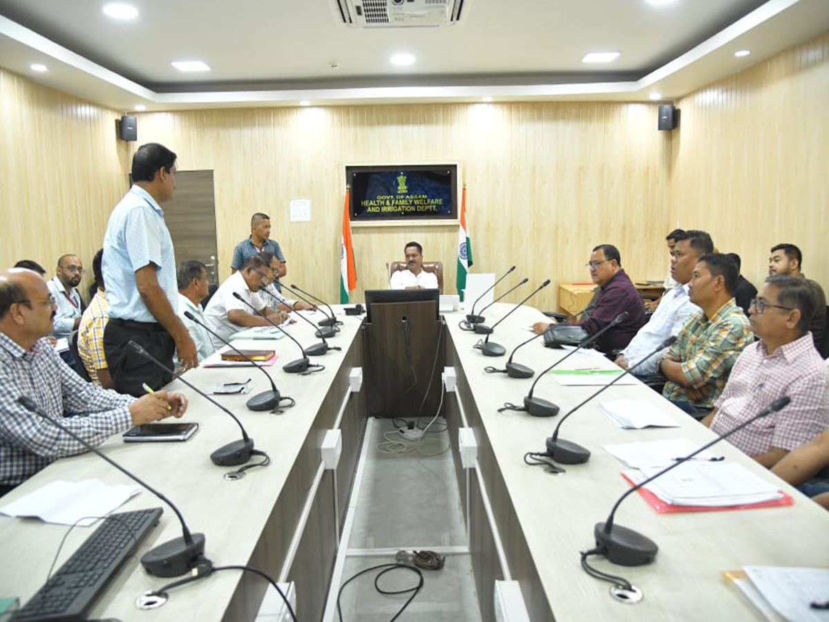 Irrigation Minister Ashok Singhal chairs meeting (Photo/ANI)