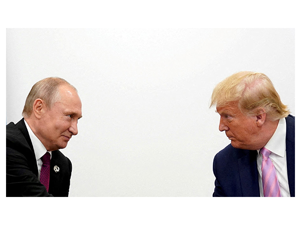 Russia President Vladimir Putin (on left) and US President Donald Trump (on right) (Source: Reuters)