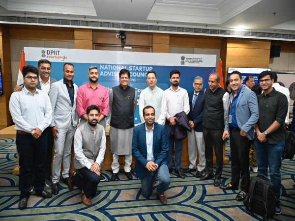 Union Minister Piyush Goyal with startup representatives (Photo/@PiyushGoyal)