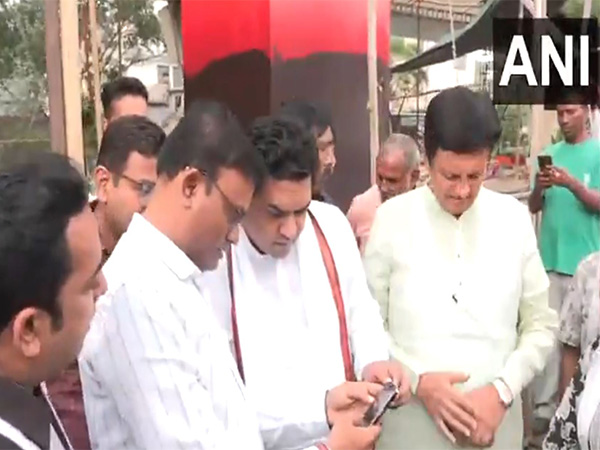 Minister Kapil Mishra inspects entry gates at 17 places in Delhi for welcome of Kanwariyas (Photo/ANI) 