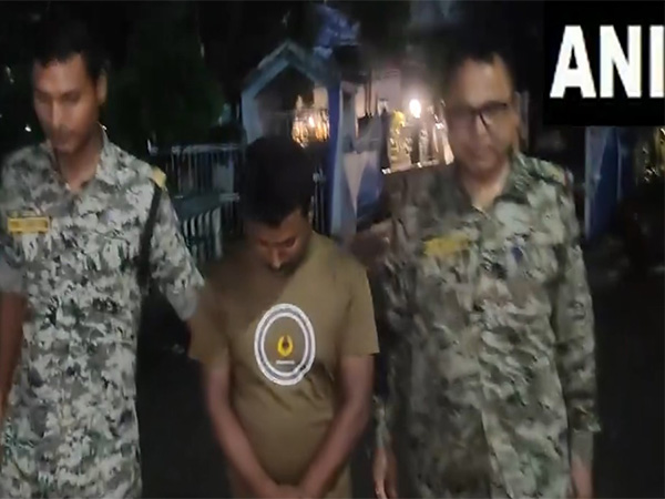 Suspected Bangladeshi national detained by SSB  (Photo/ANI)