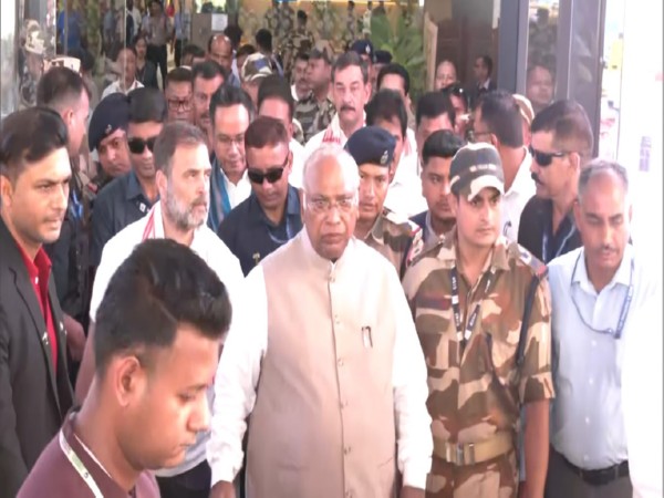 Congress chief Mallikarjun Kharge and Lok Sabha LoP Rahul Gandhi arrive in Guwahati (Photo/ANI)