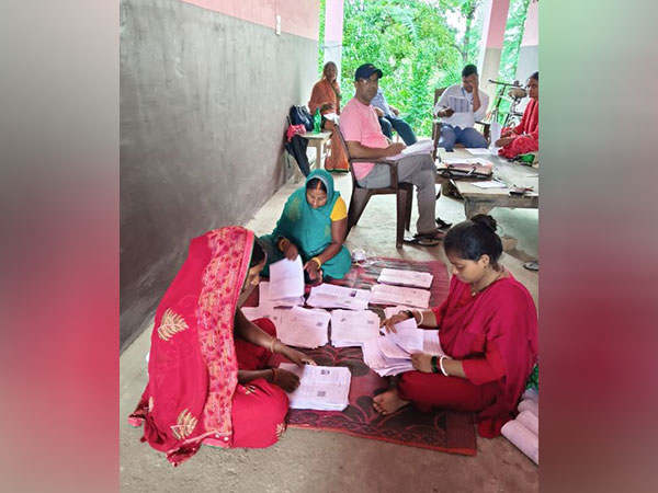 SIR process in prgress in Bihar (Photo/@ECISVEEP)