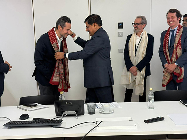 MP CM Mohan Yadav meeting officials from Inditex (Photo/ MP CM Office)