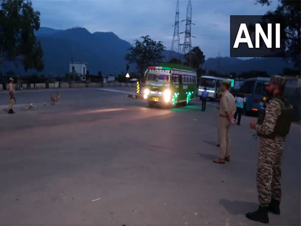 16th batch of Amarnath Yatra pilgrims (Photo/ANI)