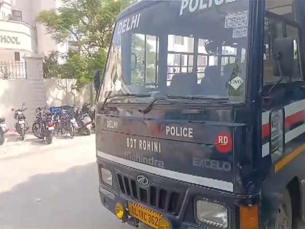 Delhi police deployed at The Heritage School in Rohini Sector 23 (Photo/ANI)