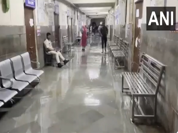 Rainwater enters in Ajmer's Jawaharlal Nehru Hospital (PhotoANI)
