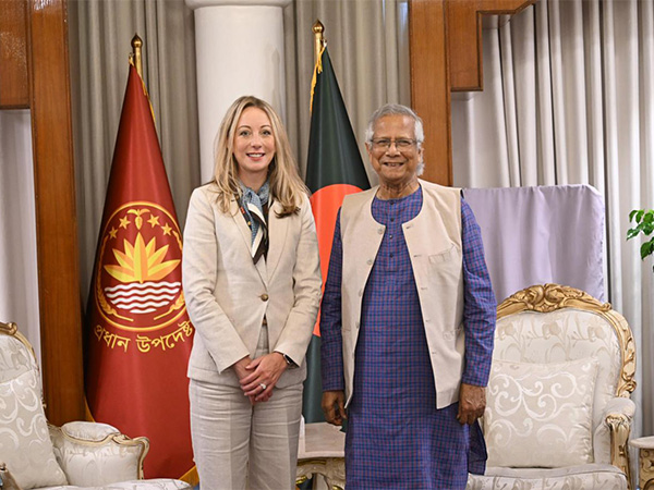 SpaceX Vice President Lauren Dreyer meets Chief Adviser Professor Muhammad Yunus in Dhaka to discuss Starlink launch and digital initiatives (Photo Credit: Bangladesh Chief Adviser’s Press Wing)