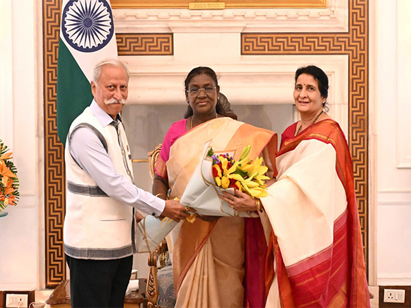 Arunachal Pradesh Governor Lt General KT Parnaik (Retd.) with wife Anagha Parnaik meet President Droupadi Murmu  (Photo/ @rashtrapatibhvn)