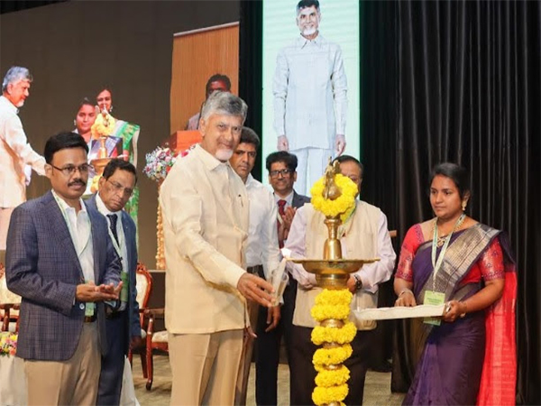 CM Sri Nara Chandrababu Naidu lighting the lamp at the Green Hydrogen Summit 2025