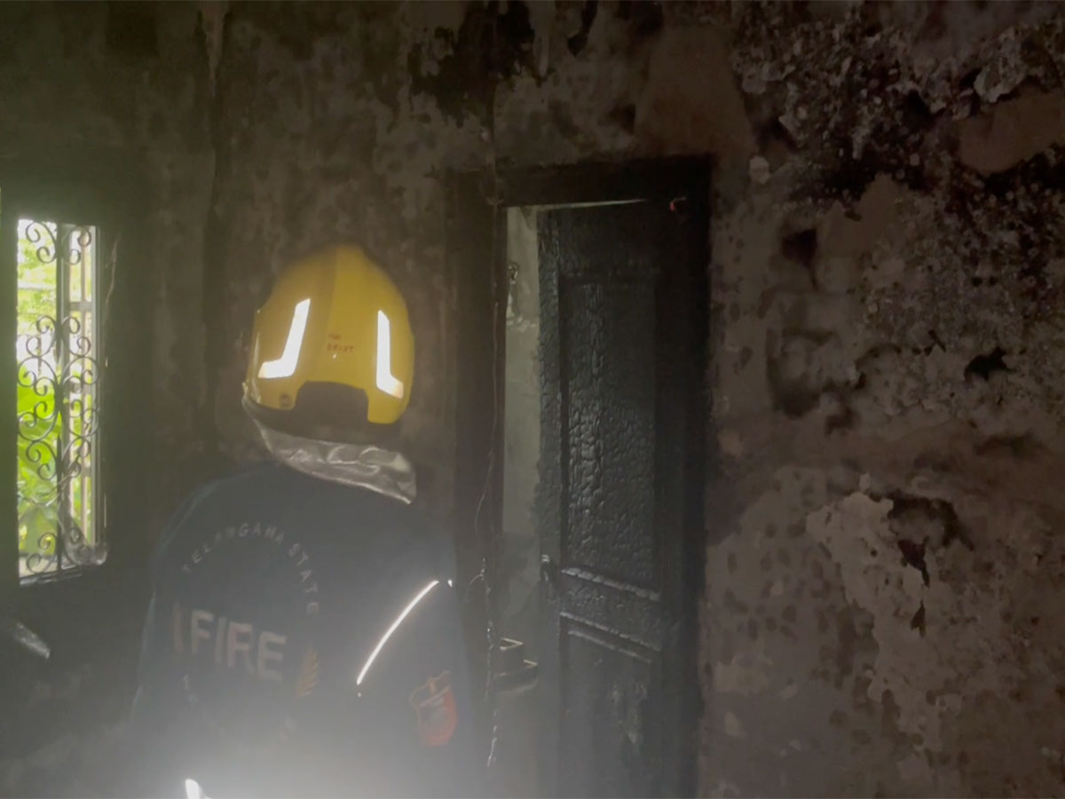 Fire damages household items in Himayat Nagar building (Photo/ANI)