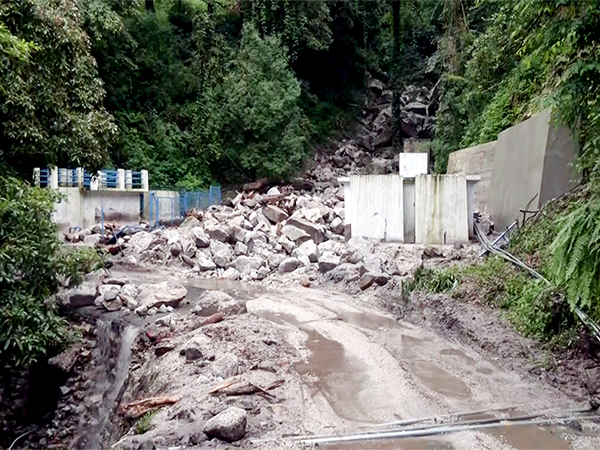  A view of an area severely affected by flash floods in Mandi (Photo/ANI)