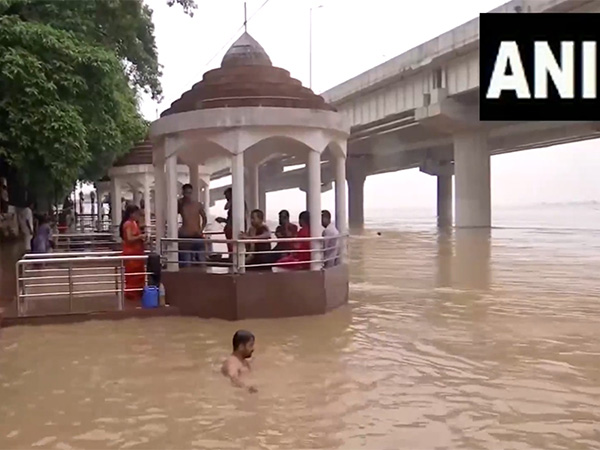 Water level of Ganga rises in Patna (Photo/ANI)