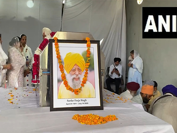 Fauja Singh's last rrites being  performerd in Jalandhar (Photo: ANI)