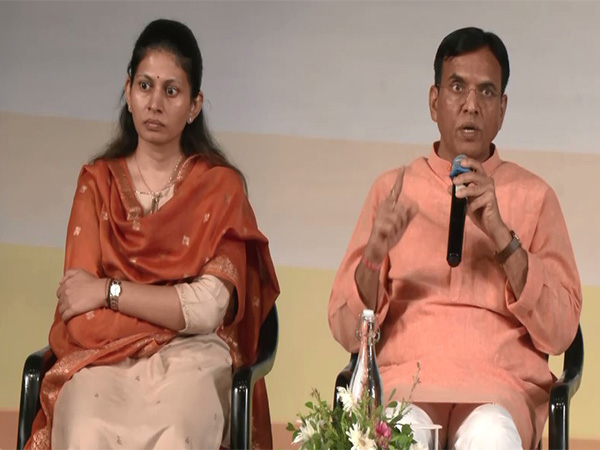 Union Ministers Raksha Khadse and Mansukh Mandaviya during Youth Spiritual Summit in Varanasi (Photo: ANI) 