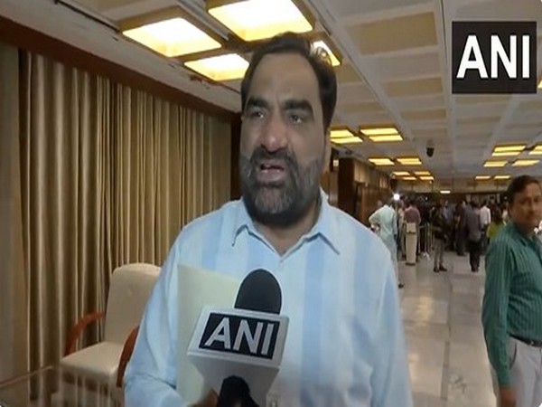 Rashtriya Loktantrik Party president and Lok Sabha MP Hanuman Beniwal (Photo/ANI)