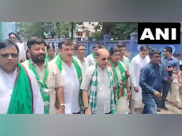 BJD party held protest in Odisha's Sambalpur over Balasore incident. (PhotoANI) BJD party held protest in Odisha's Sambalpur over Balasore incident. (PhotoANI)