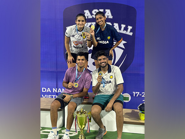 Indian pickleball players with their medals and trophy (Photo: AIPA)