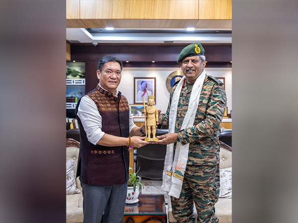 Arunachal Chief Minister Pema Khandu with Lieutenant General Raghu Srinivasan (Photo/ ANI)