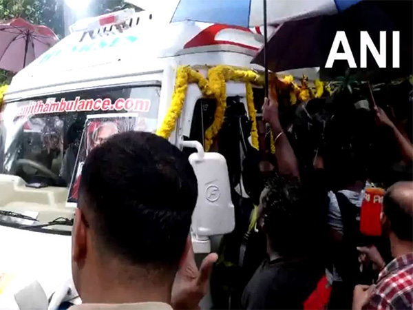 Mortal remians of former CM VS Achuthanandan being taken to Durbar Hall (Photo/ANI)