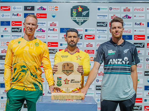 Mitchell Santner (right). (Photo: X/@BLACKCAPS)