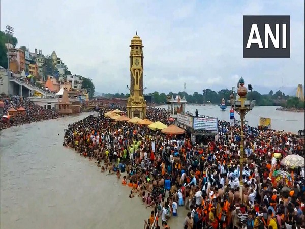 Large number of devotees to take a dip in the Holy Ganga (Photo/ANI)