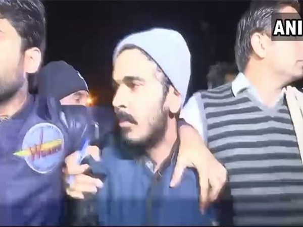 Vikas Barala (middle) (File Photo/ANI) Vikas Barala (middle) (File Photo/ANI)