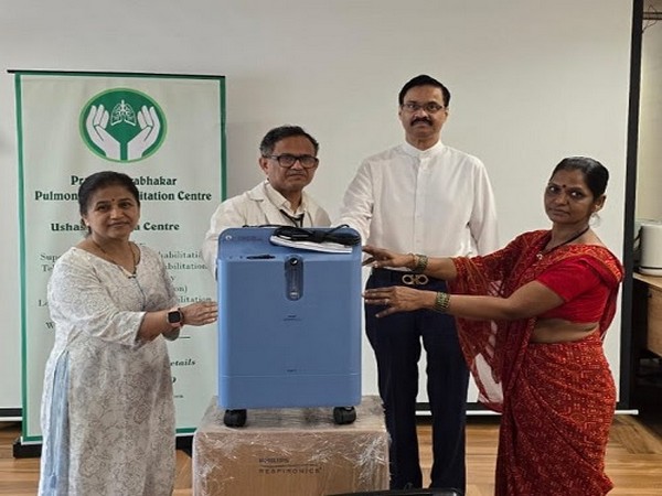 Masala King Dr. Dhananjay Datar donated oxygen kits to the Pratibha Prabhakar Pulmonary Rehabilitation Center, Goregaon, on July 19, 2025, in the presence of its founders