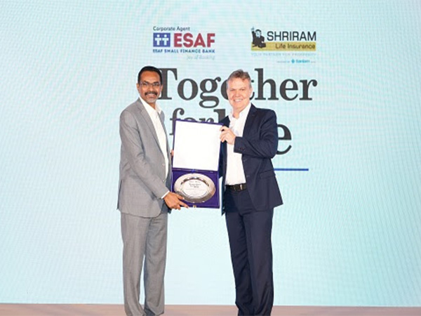 (On the Left) K. Paul Thomas, MD and CEO, ESAF Small Finance Bank and (on the right) Casparus J.H. Kromhout, MD and CEO, Shriram Life Insurance