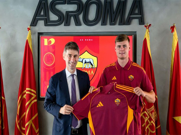 Evan Ferguson signs for Roma (Photo: AS Roma)