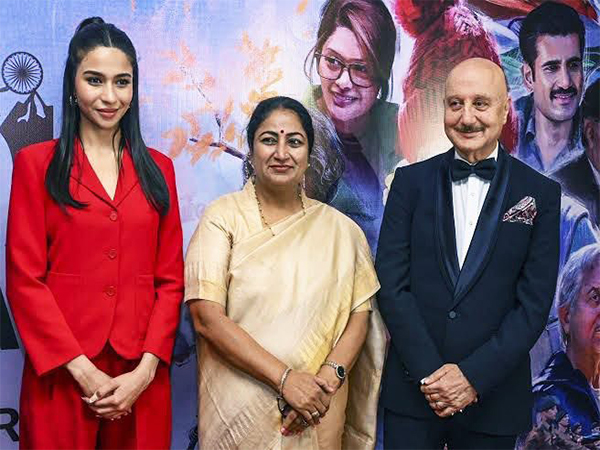 CM Rekha Gupta, Anupam Kher and Shubhangi Dutt (Image source: x/@gupta_rekha)