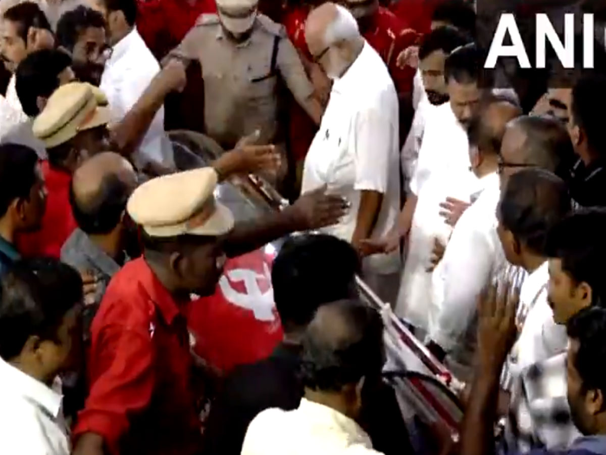 Mortal remains of VS Achuthanandan brought to Alappuzha  (Photo/ANI)