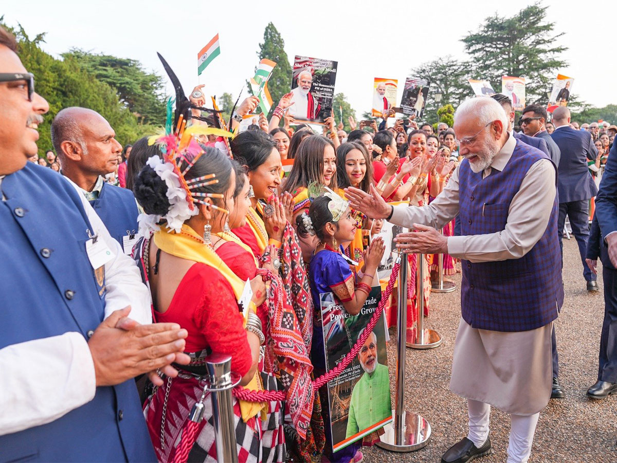 Prime Minister Narendra Modi receives a warm welcome from the Indian community during his visit to the United Kingdom (Image: X/@narendramodi)