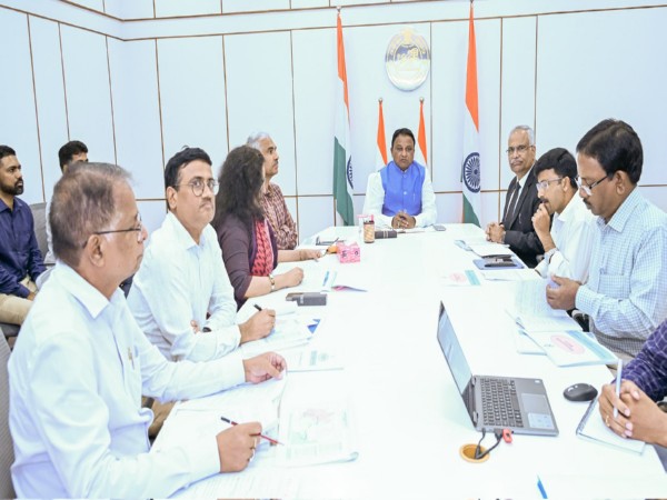 Odisha Chief Minister Mohan Charan Majhi chairs meeting to address the Mahanadi water dispute (Photo/CMO_Odisha)