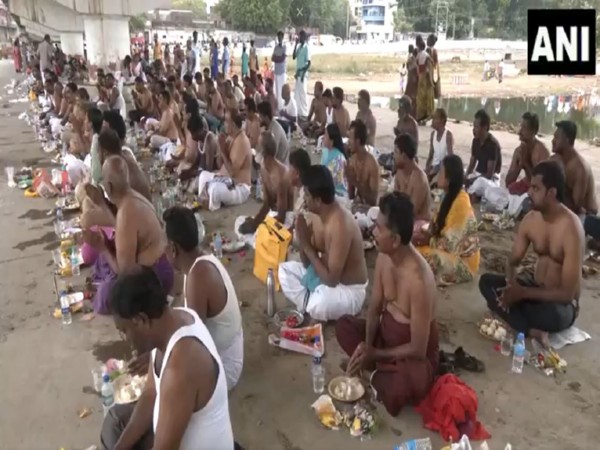 Devotees perform Pitru Puja in Madurai (Photo/ANI)