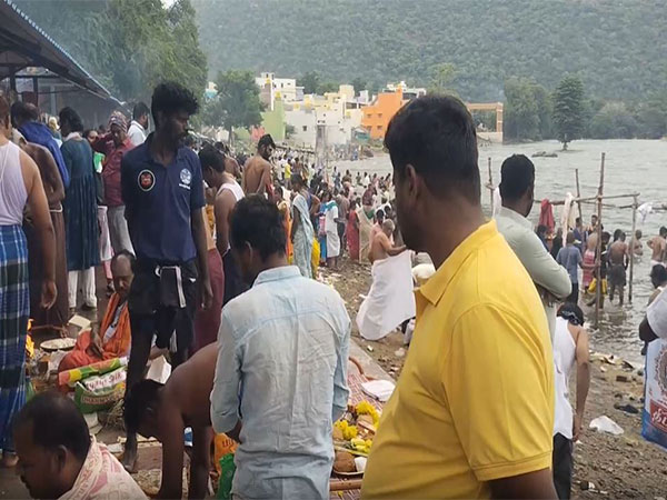 Devotees gathered along the banks of the Kaveri River in Hogenakkal in Tamil Nadu's Dharmapuri District (Photo/ANI)