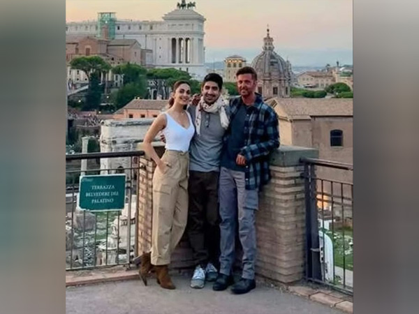 Kiara Advani with Hrithik and director Ayan Mukerji (Photo/instagram/@kiaraaliaadvani)