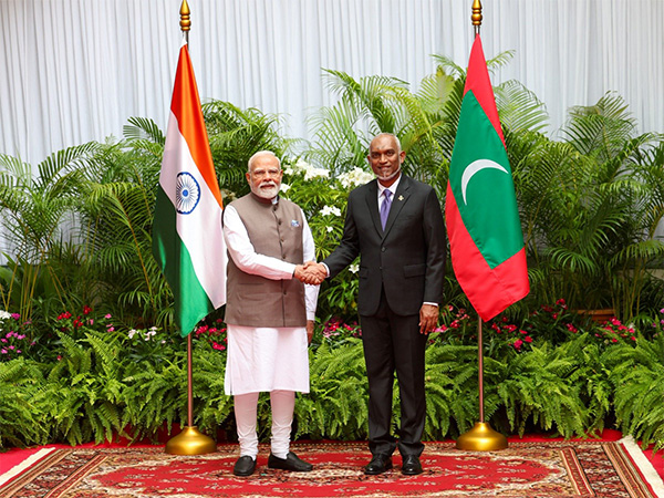 Prime Minister Narendra Modi with Maldives President Mohamed Muizzu (Photo/X@narendramodi)