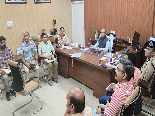 Uttarakhand Secretary of Disaster Management and Rehabilitation Vinod Kumar Suman holding high-level meeting (Photo/ANI)