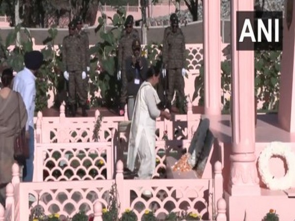 Families of Kargil's fallen soldiers pay tribute at war memorial (Photo/ANI)