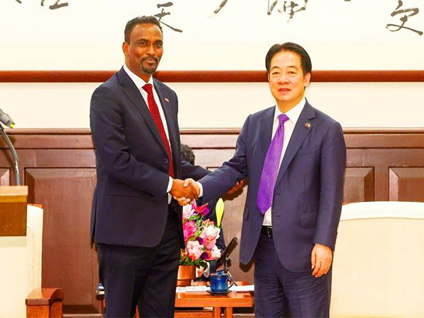 Somaliland Minister of Foreign Affairs and International Cooperation Abdirahman Dahir Adam and President William Lai (Image/CNA)