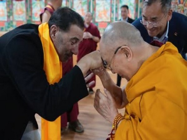 Sunny Deol meets Dalai Lama (Photo/Instagram@ iamsunnydeol)