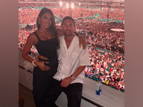 Lionel Messi with his wife (Photo/Instagram@antonelaroccuzzo)