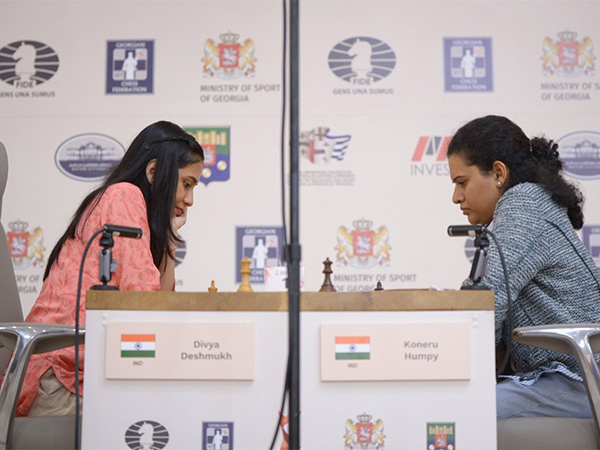 Divya Deshmukh (L) and Koneru Humpy (R) (Photo: @narendramodi/X) 