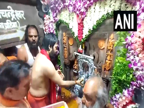 Portals of Ujjain's Nagchandreshwar Mandir open at midnight on Nag Panchami. (PhotoANI)