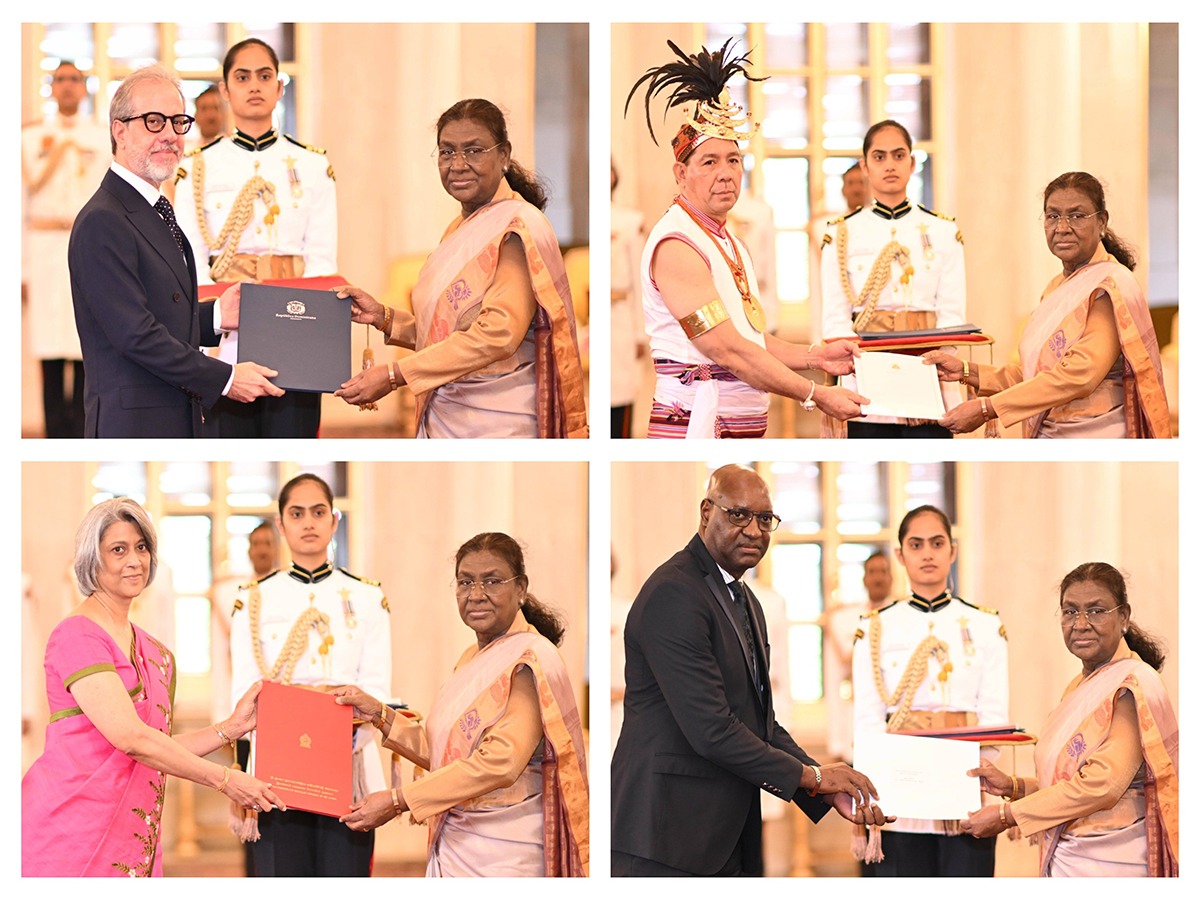 President Droupadi Murmu with the newly appointed envoys of the Dominican Republic, Timor-Leste, Sri Lanka, and Gabon during the credentials presentation ceremony at Rashtrapati Bhavan, New Delhi (Image: X/@rashtrapatibhvn)