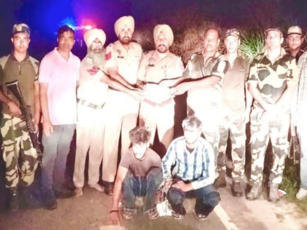 BSF officials nabs smugglers (Photo: BSF) 